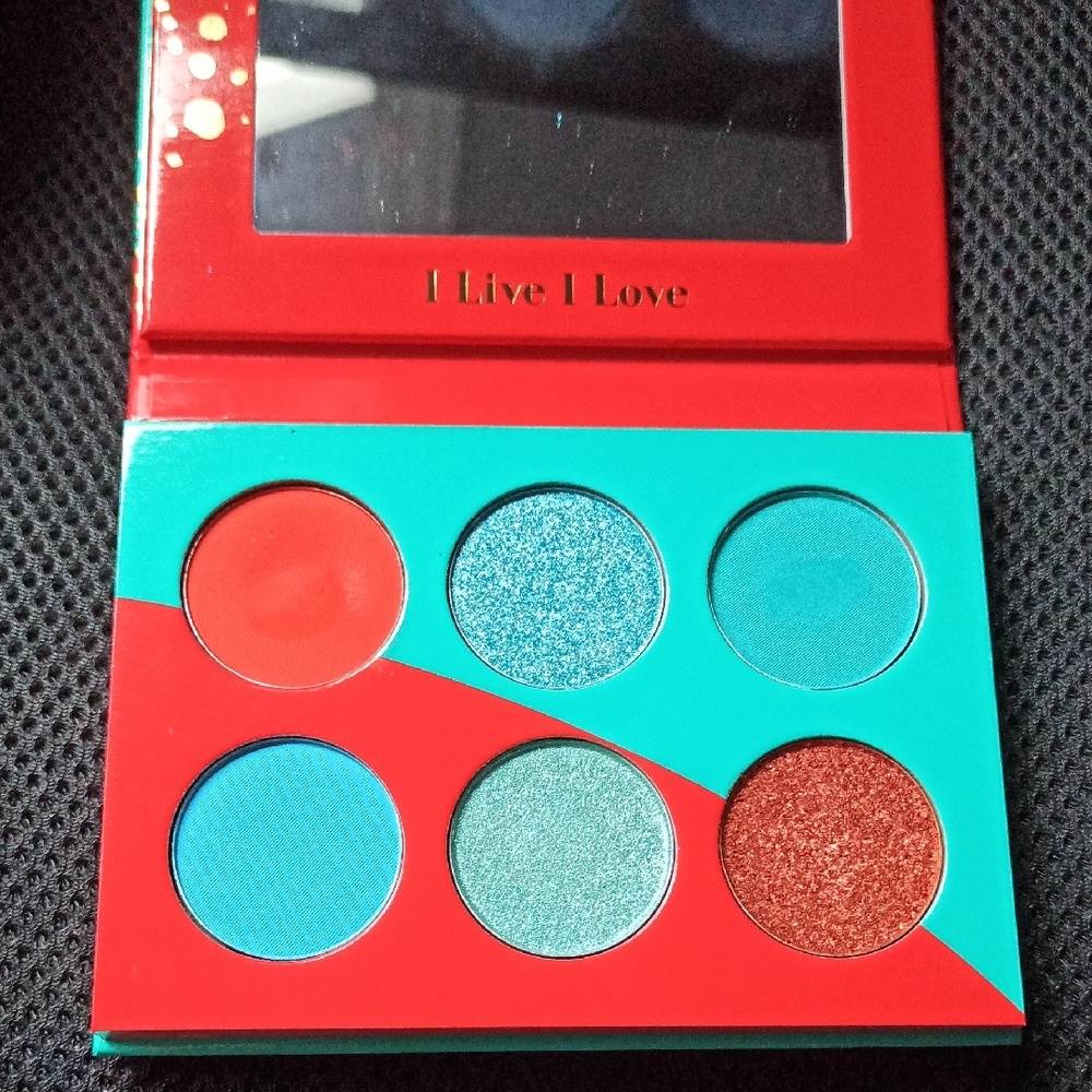 Vibrant Eyeshadow Palette with Bold Colors
